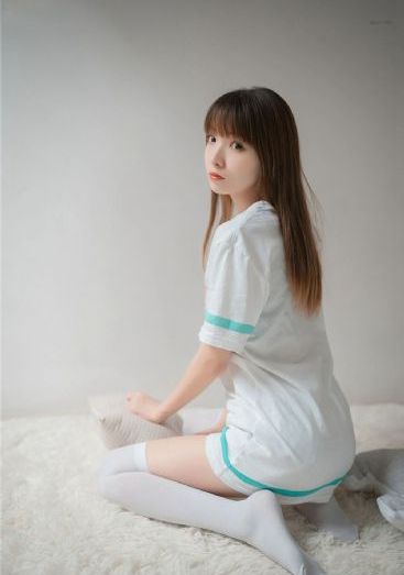 被滋润的肥岳疯狂呻吟_BD韩语完整版观看